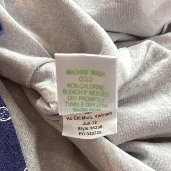 Lily Pulitzer Navy Blue and White Davie Button Print Shirt Dress. Size 6. - Picture 11 of 11